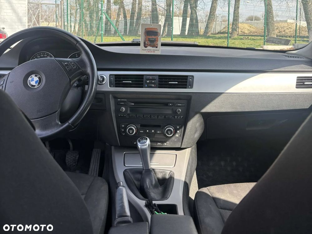 BMW Seria 3 318i - 5