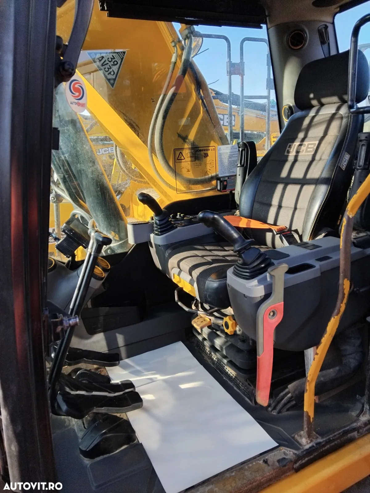 JCB 220X - 14