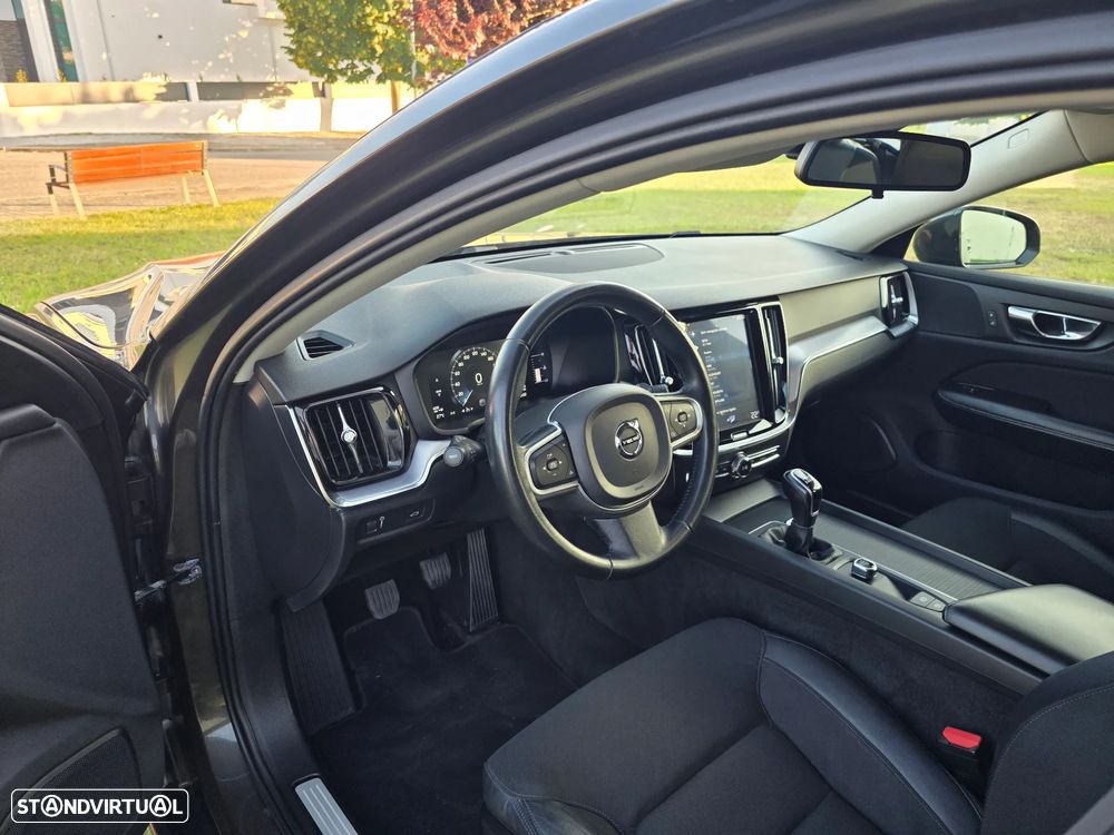 Volvo V60 2.0 D3 Momentum Core - 17