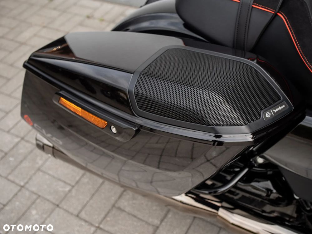 Harley-Davidson Touring Road Glide - 19