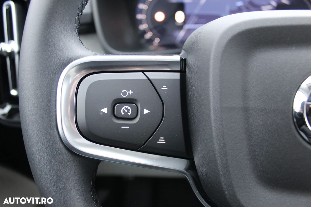 Volvo XC 40 B4 AT FWD MHEV Ultimate Dark - 23