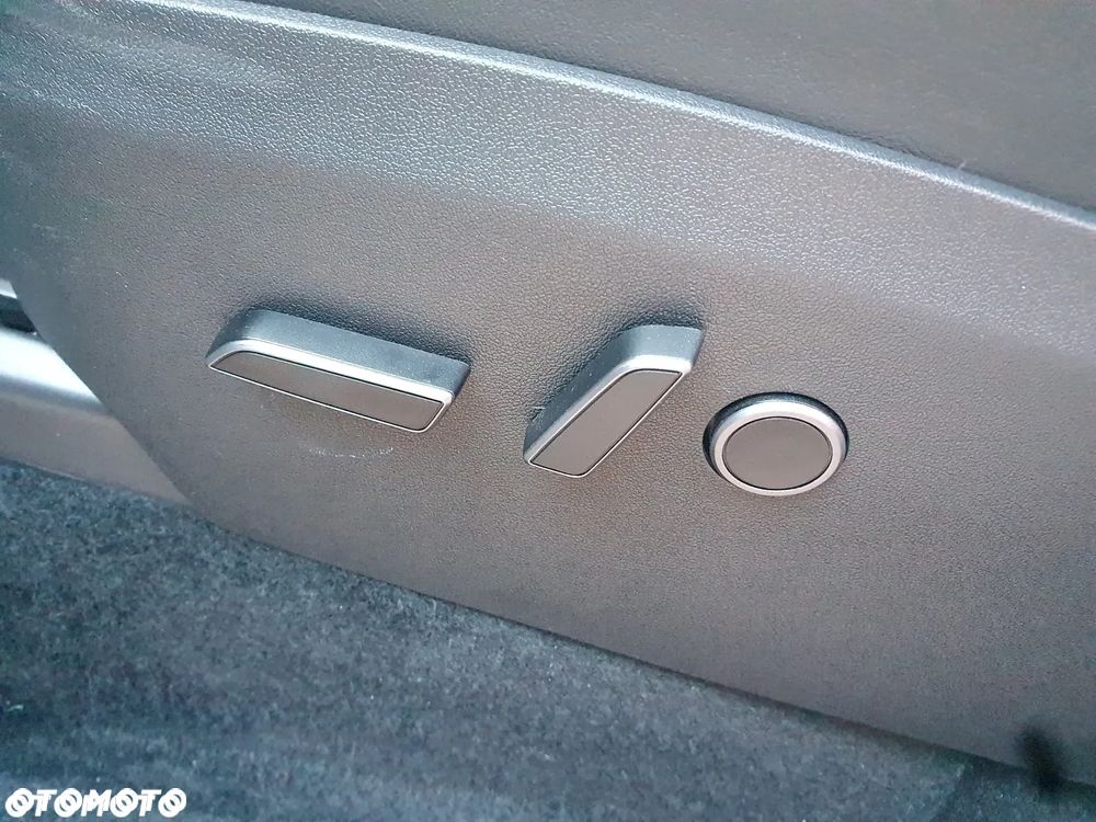 Tesla Model Y Long Range RWD - 15