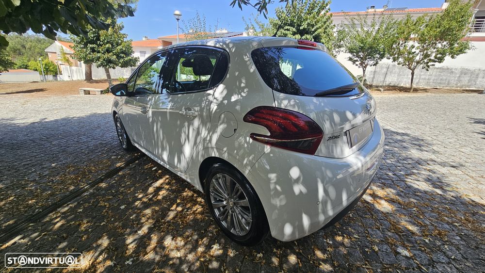 Peugeot 208 1.2 PureTech Allure - 4
