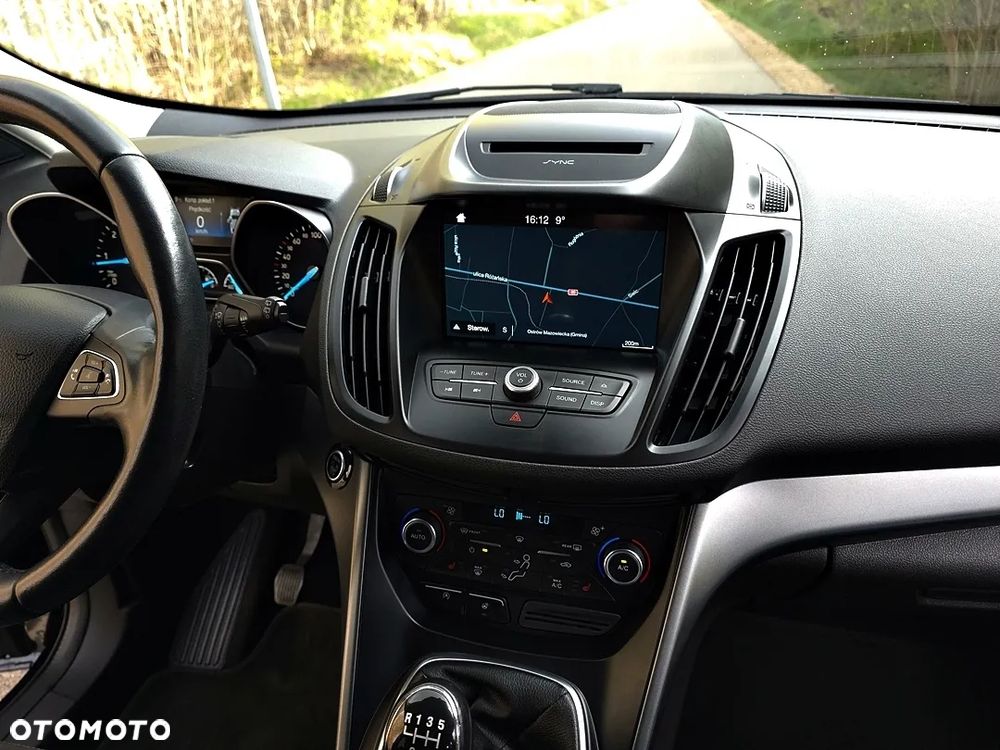 Ford Kuga 2.0 TDCi FWD Titanium Plus - 28