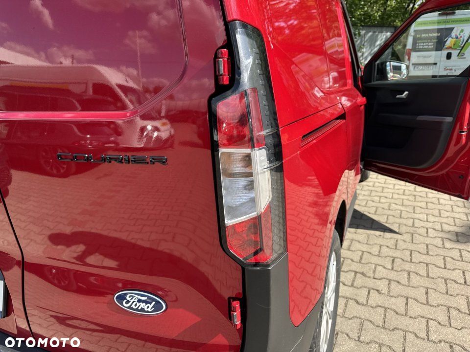 Ford Transit Courier - 28