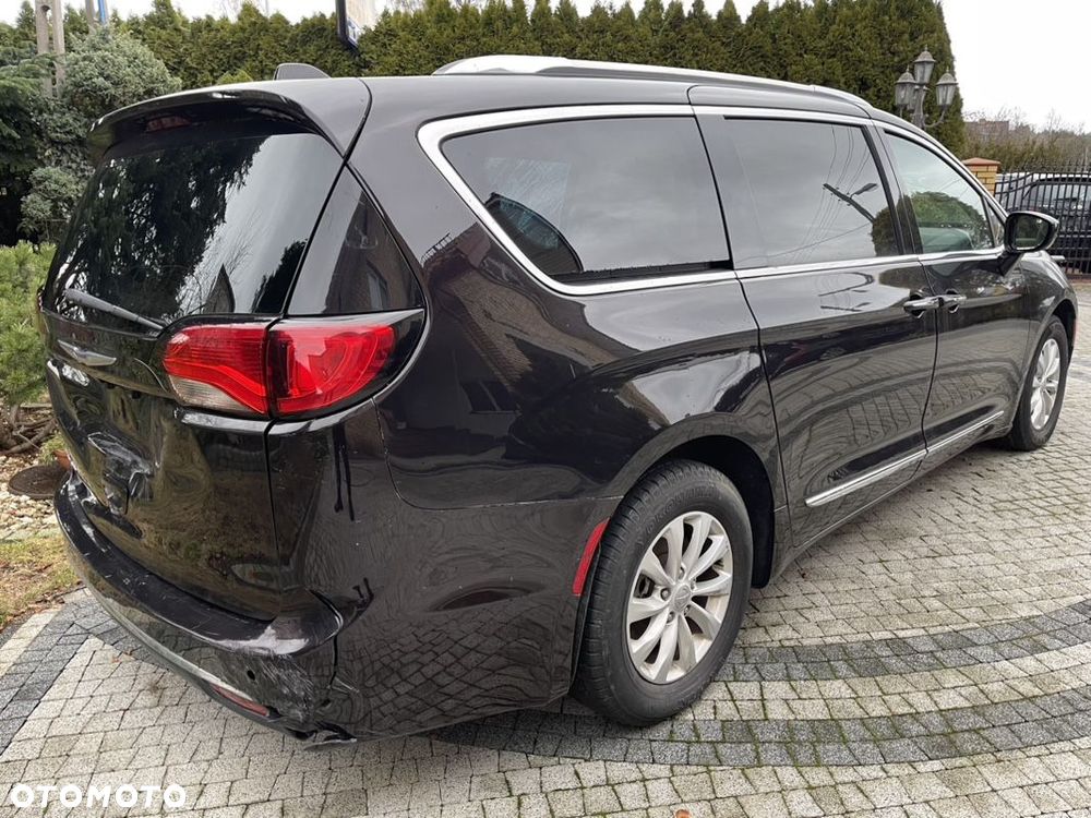 Chrysler Pacifica - 29