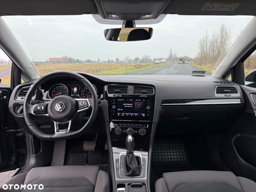 Volkswagen Golf - 10