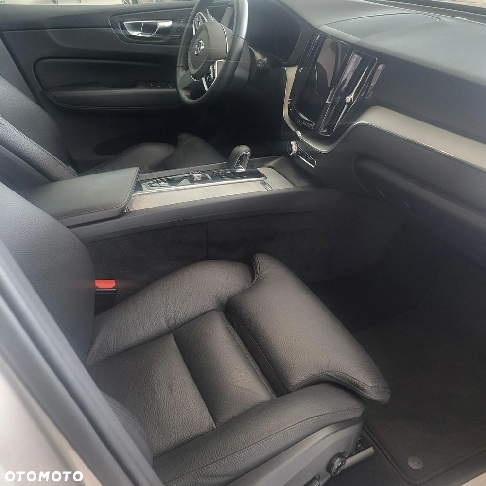 Volvo XC 60 B5 B AWD Plus Dark - 10
