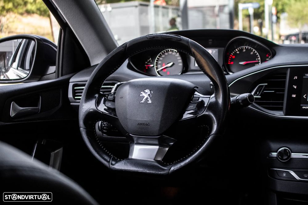 Peugeot 308 SW BlueHDi 130 EAT8 Stop & Start Allure - 28