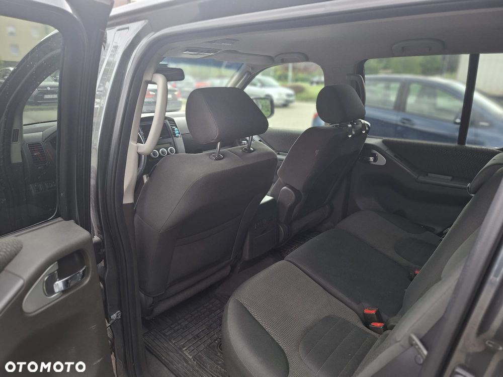 Nissan Pathfinder 2.5 D SE - 8