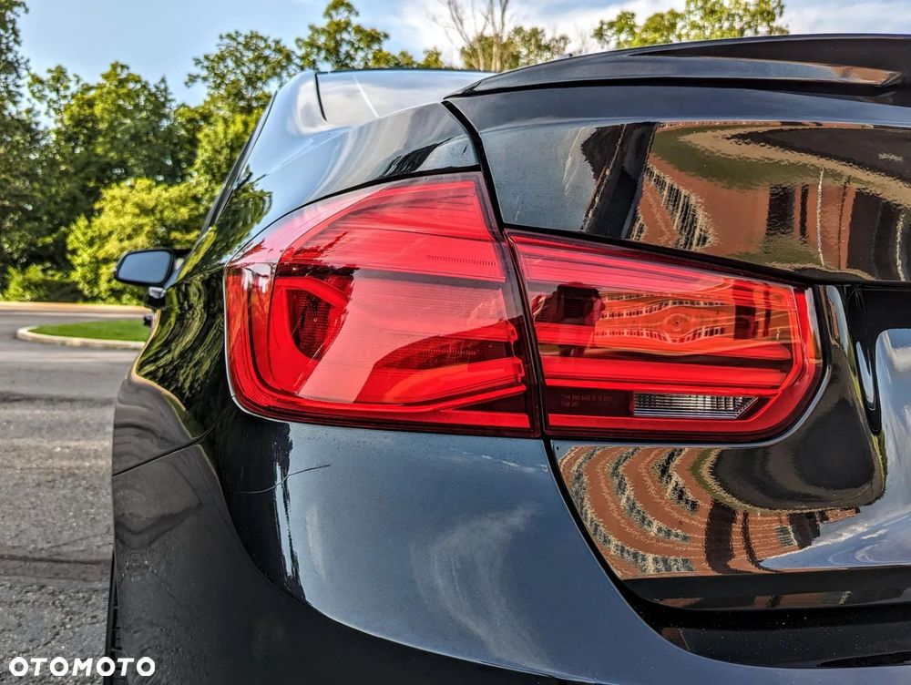 BMW Seria 3 330i xDrive Edition M Sport Shadow - 11