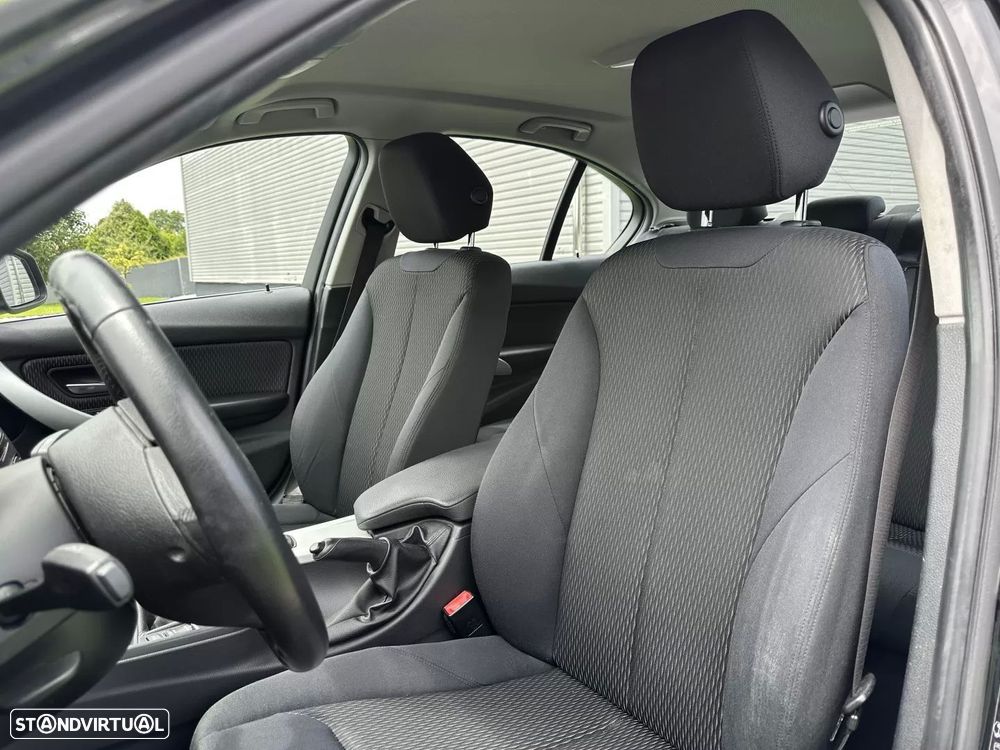 BMW 320 d EfficientDynamics Line Sport - 35