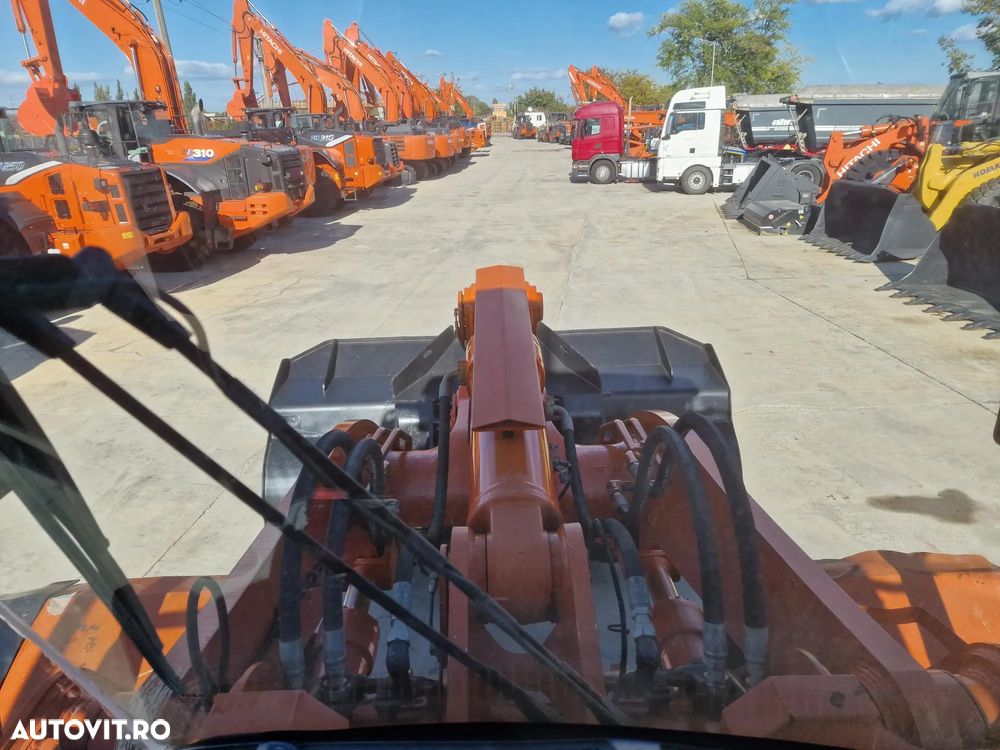 Hitachi ZW220, 2.140h, 8.833 km, CUPLA RAPIDA, CUPA 3,5mc, Masa operationala 20t, Anvelope Goodyear profil L5 90% ok, Gresare automata, VIRARE JOYSTICK, consum mediu 14,6l/h, an fabr 2020, camera spate, ridica la 4,2m,  CA NOU-PROMOTIE 119.900 EUR+Tva - 37