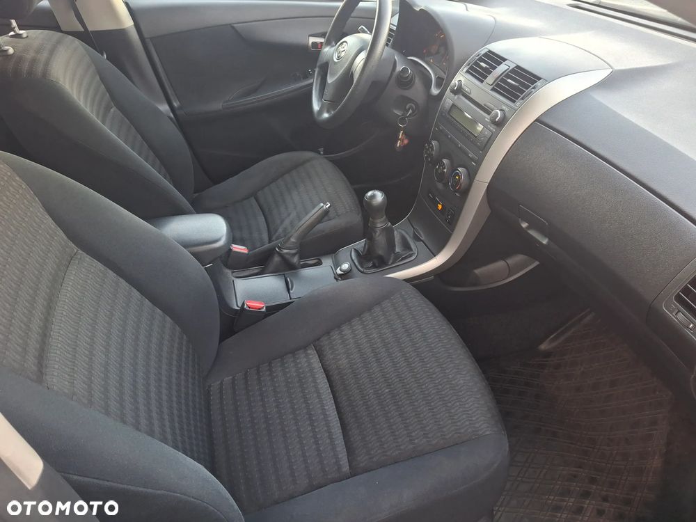Toyota Corolla 1.6 VVT-i Luna - 11