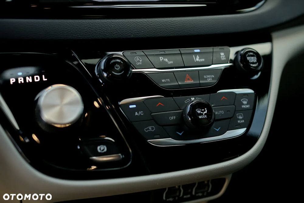 Chrysler Pacifica - 33