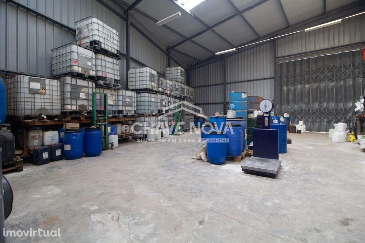 Armazém c/ Negocio de Produtos de Manutenção Industrial em Fanzeres - Grande imagem: 2/22