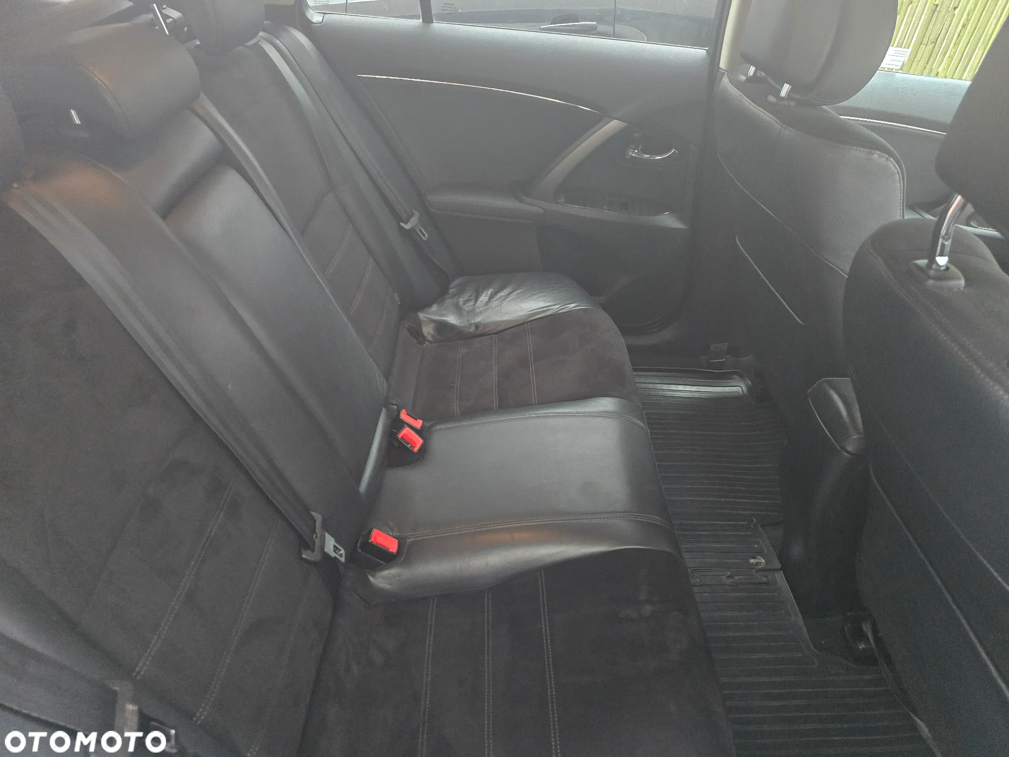 Toyota Avensis 2.0 D-4D Premium - 14
