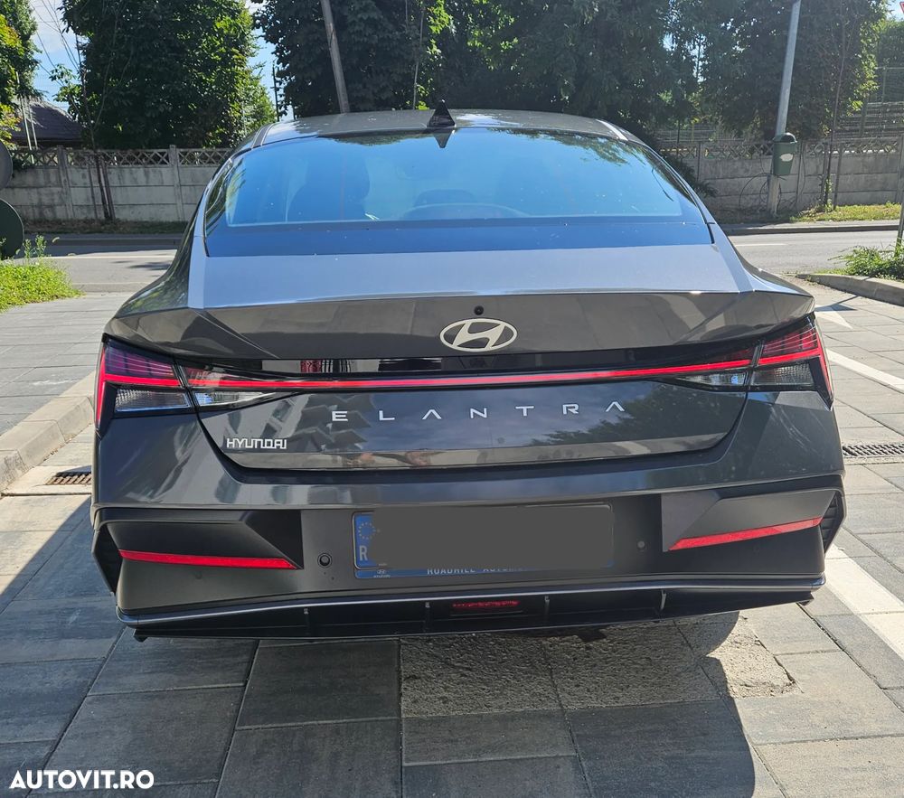 Hyundai Elantra 1.6 l 123 CP CVT Exclusive - 8