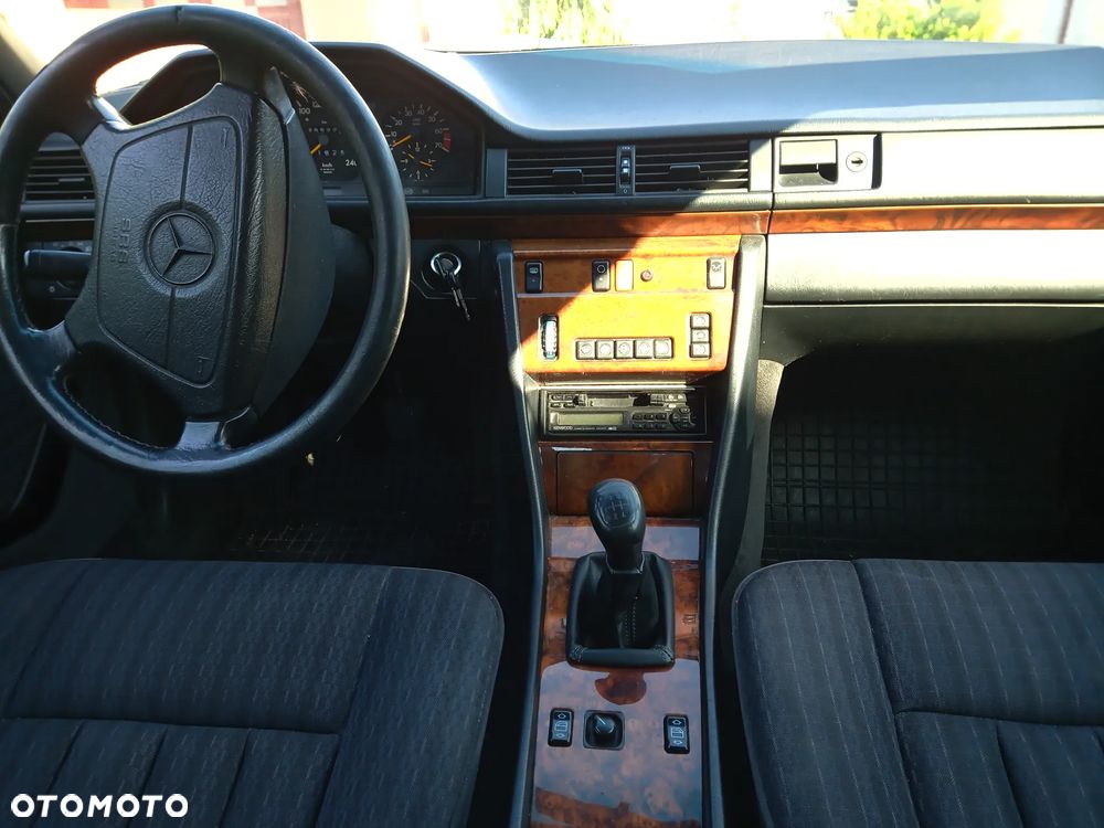 Mercedes-Benz W124 (1984-1993) - 12