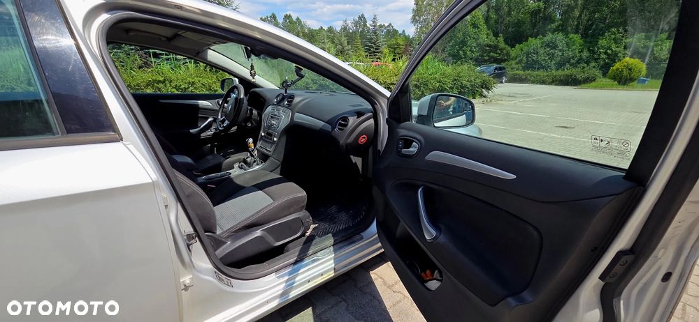 Ford Mondeo 1.8 TDCi Ghia - 12
