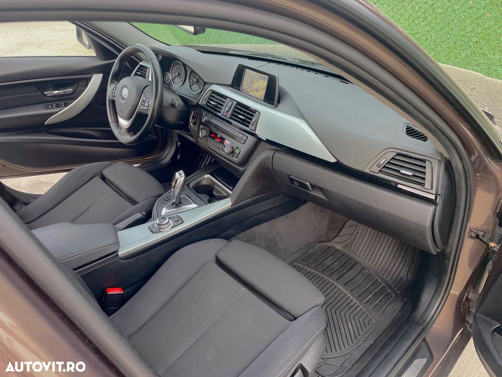 BMW Seria 3 318d Touring Aut. Sport Line - 7