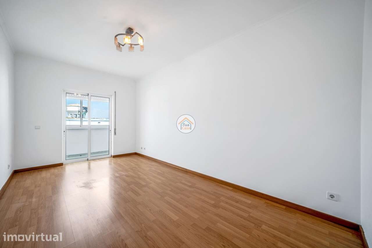 T2+1 com 2 casas de banho e elevador, no centro de Olhão - Grande imagem: 2/25