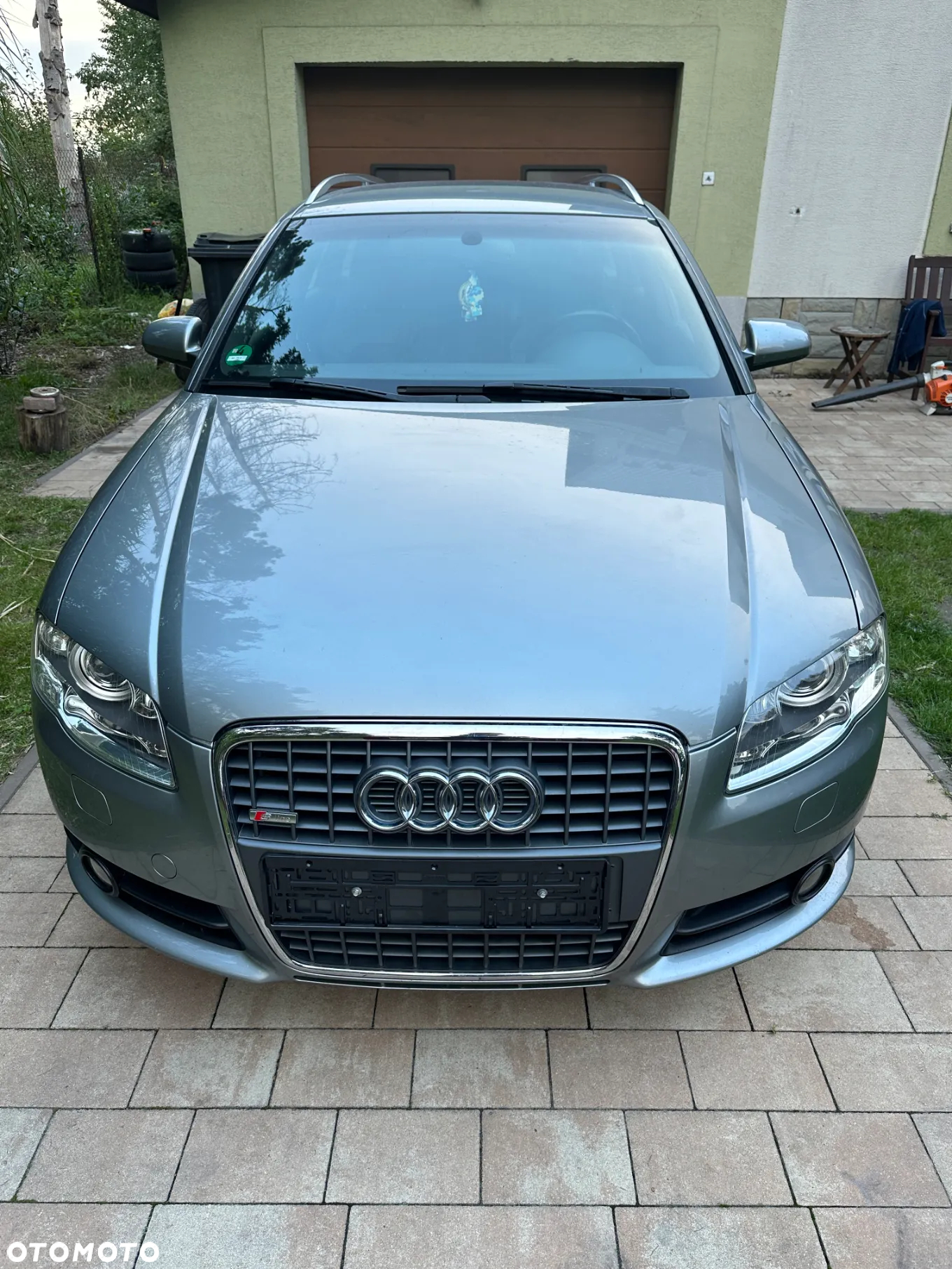 Audi A4 2.0T FSI - 2