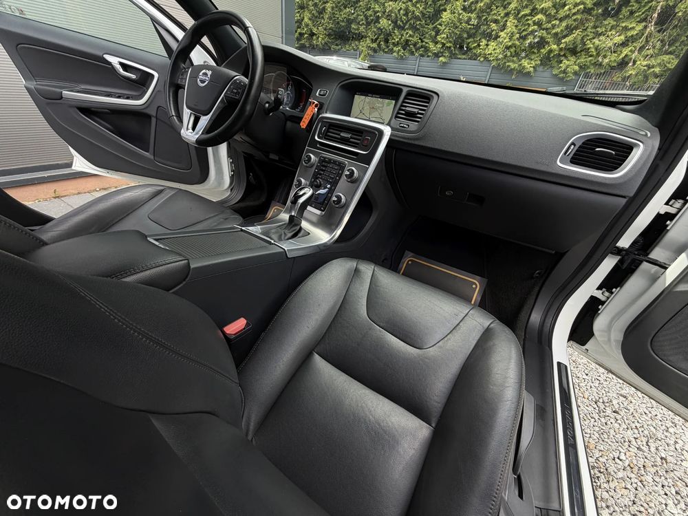 Volvo V60 Cross Country D3 Geartronic Summum - 16