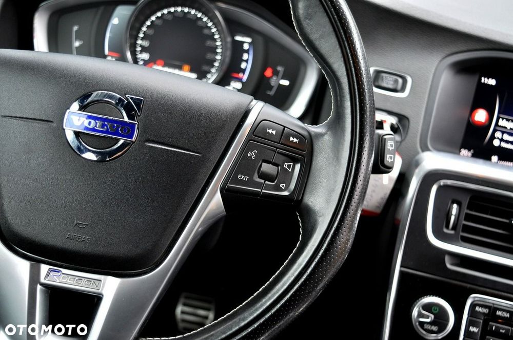 Volvo V60 D3 R-Design - 22