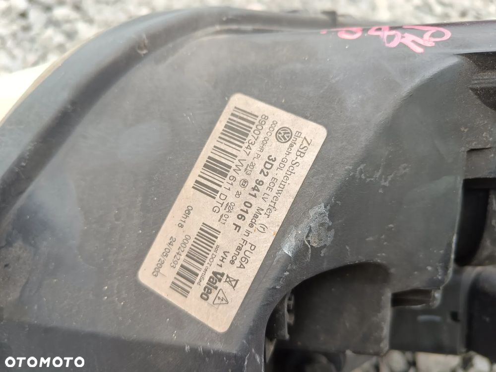 VW PHAETON LAMPA PRZEDNIA XENON PRAWA UCHWYTY OK - 16