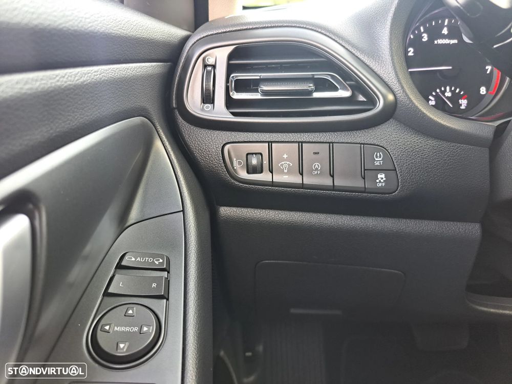 Hyundai i30 SW 1.0 T-GDI 48V-Hybrid DCT Select - 15