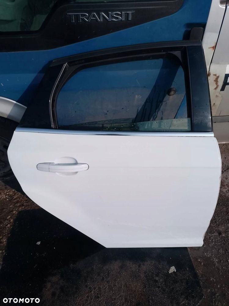 prawe tylne drzwi ford focus 2013 rok hatchback kolor biały - 1