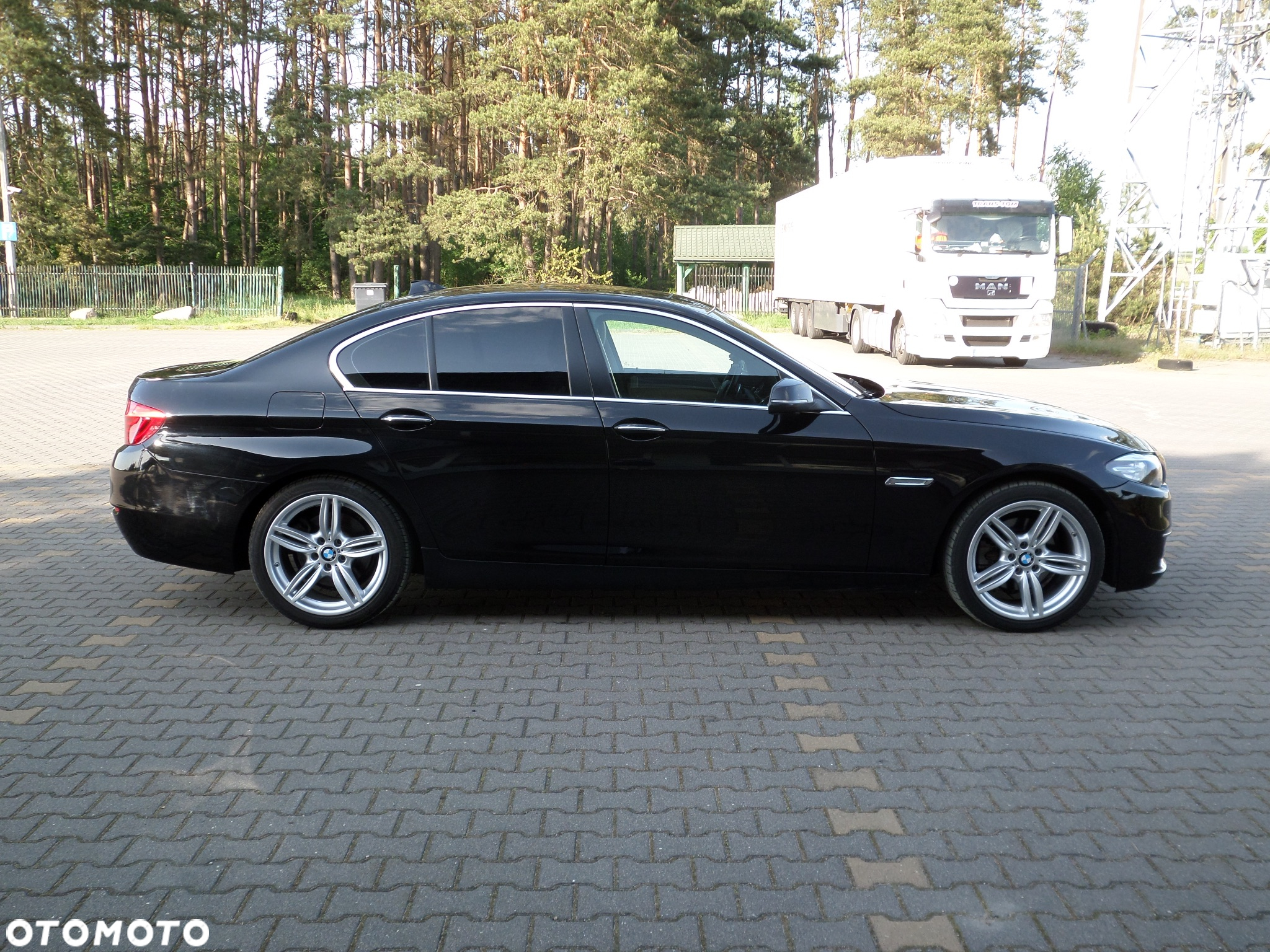 BMW Seria 5 528i xDrive Luxury Line - 2