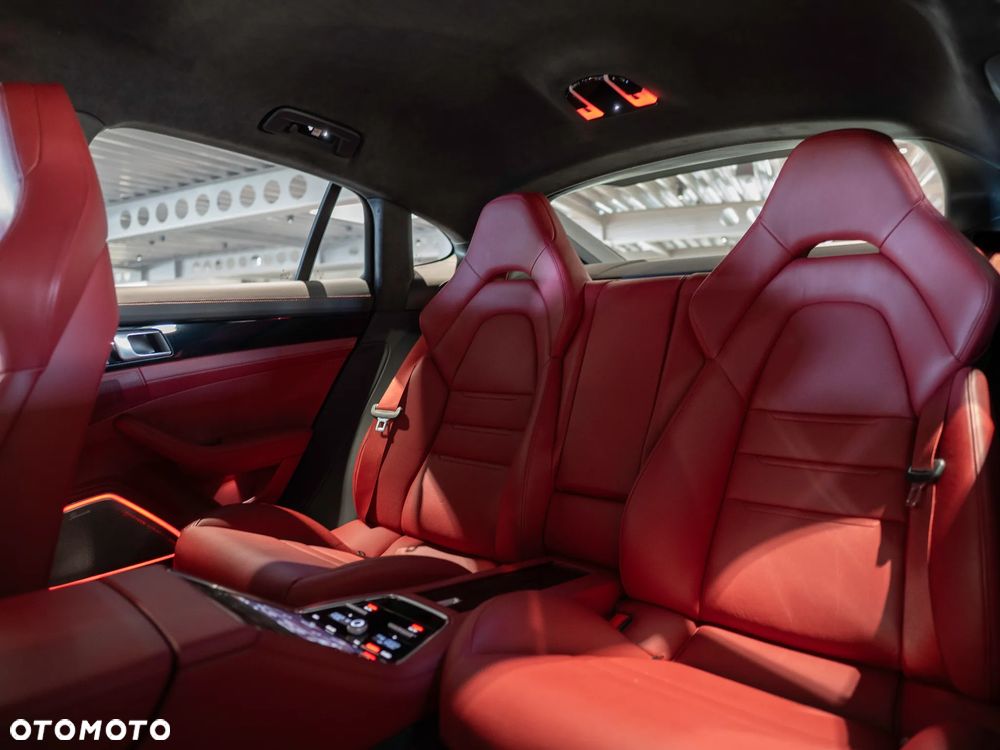 Porsche Panamera GTS - 23
