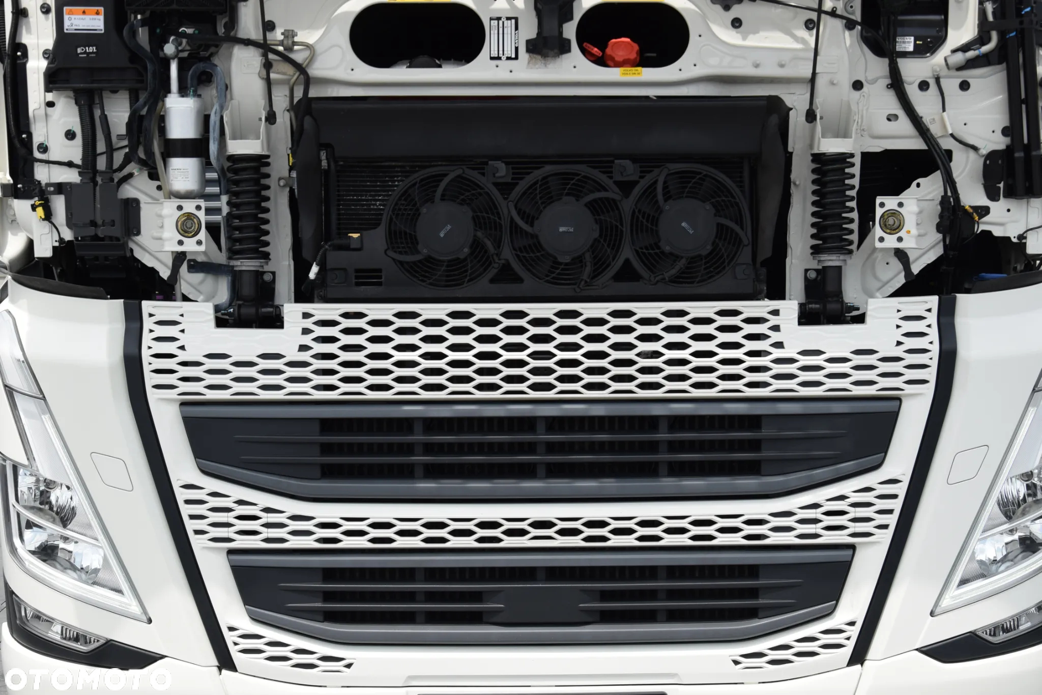 Volvo FH500 / EURO 6 / NOWY MODEL / KLIMATYZACJA POSTOJOWA / ACC / LEDY / 2 ZBIORNIKI / FULL SPILERY / 2023 / NISKI PRZEBIEG / SERWISOWANY / SPROWADZONY - 21