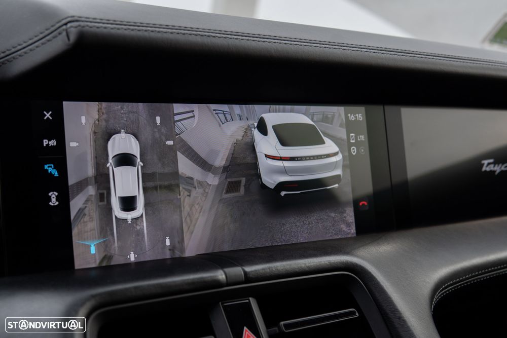 Porsche Taycan 4S - 38