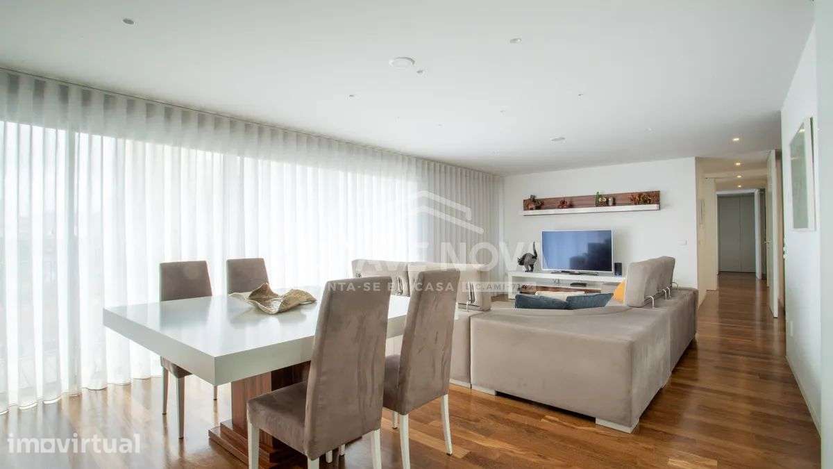 Apartamento T3 com Vista Deslumbrante no Coração de Vila Nova de Gaia - Grande imagem: 4/34