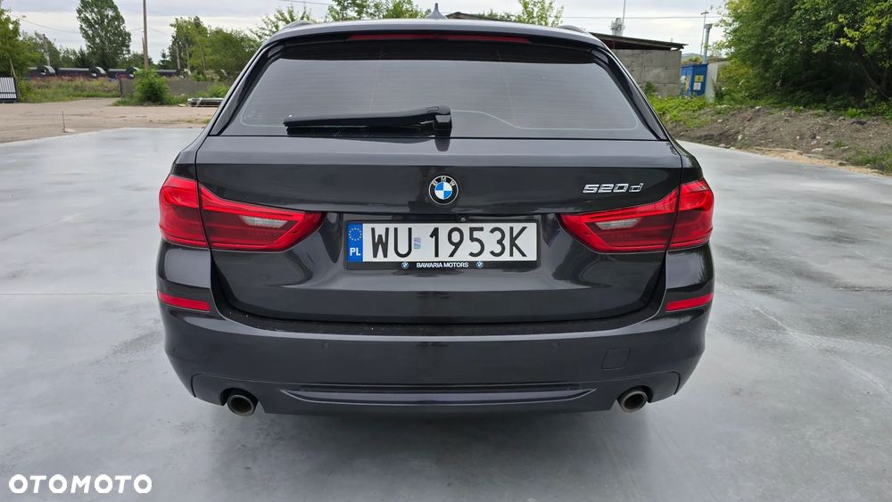 BMW Seria 5 520d Sport Line - 6