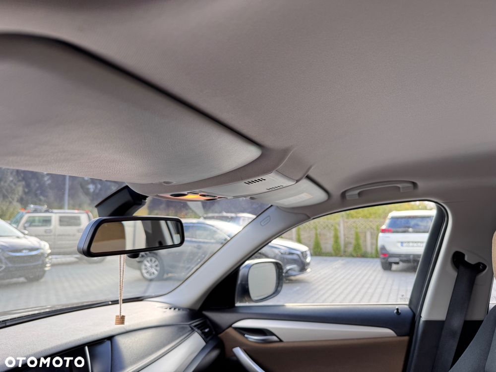BMW X1 sDrive18i xLine - 11