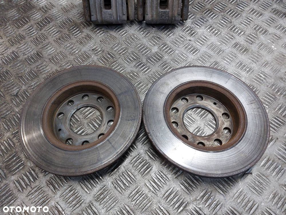 TARCZE HAMULCOWE TYŁ + KLOCKI + ZACISKI AUDI A4 B6 - 2