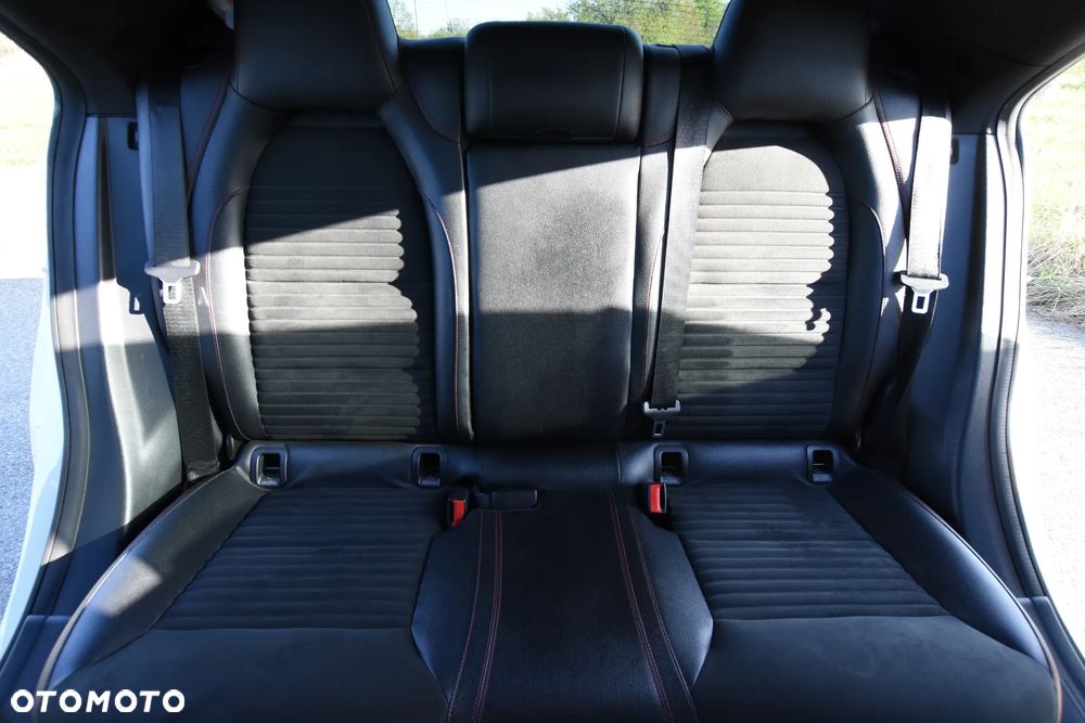 Mercedes-Benz CLA 200 AMG Line - 19