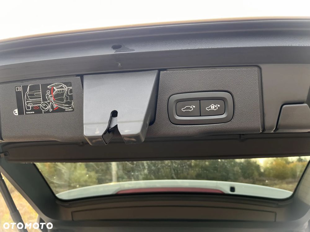 Volvo XC 60 B4 D AWD R-Design - 9