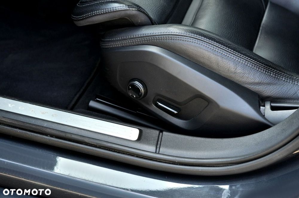 Volvo V90 D3 Momentum Pro - 19