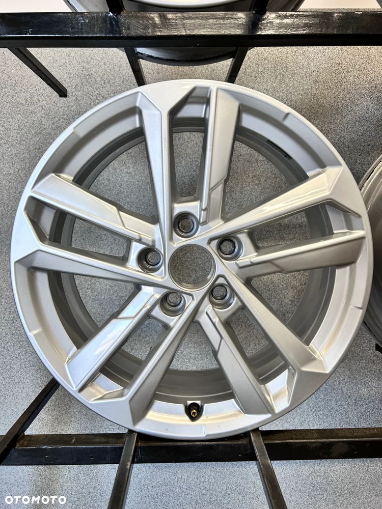 4 FELGI ALU. AUDI A3, S3 8Y0, VW T-ROC 17'' E6,5J  ET43 - 8