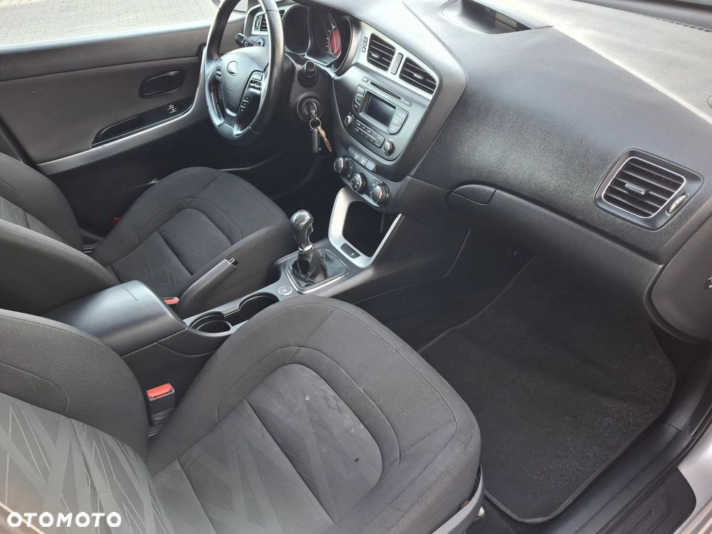 Kia Ceed 1.4 CVVT Dream Team Edition - 24