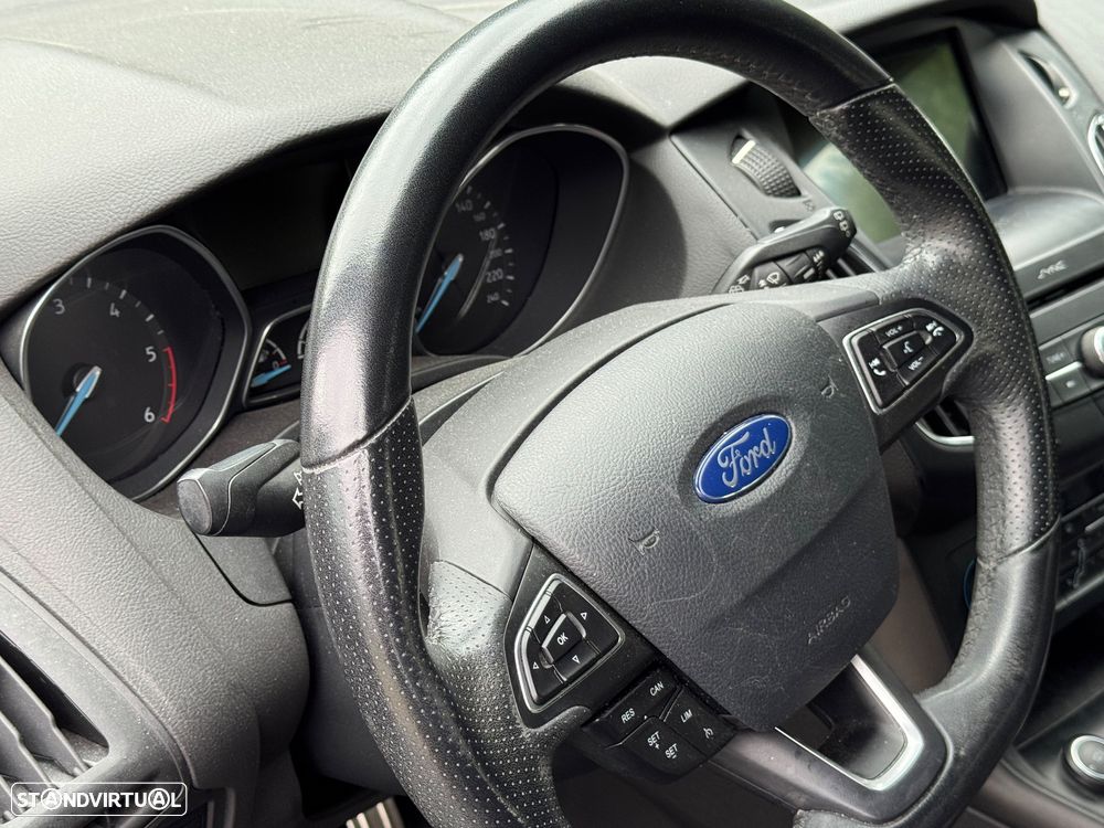 Ford Focus SW 1.5 TDCi EcoBlue ST-Line - 11