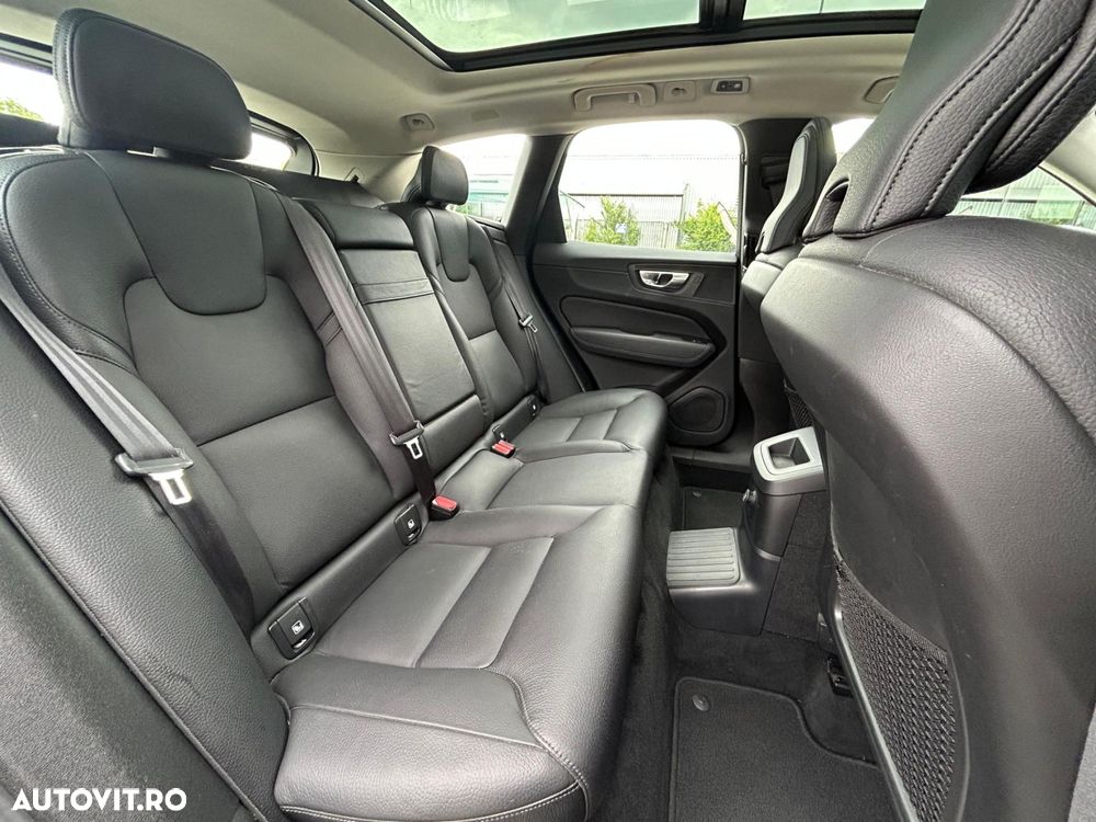 Volvo XC 60 T8 Twin Engine AWD Momentum - 17
