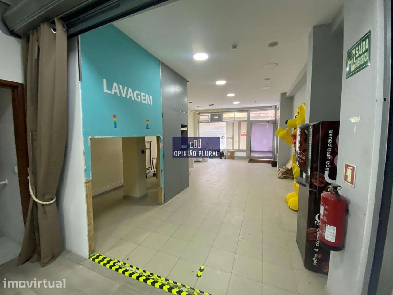 Espaço comercial com dois pisos (396m²) e múltiplos gabinetes  Ao C... - Grande imagem: 5/20