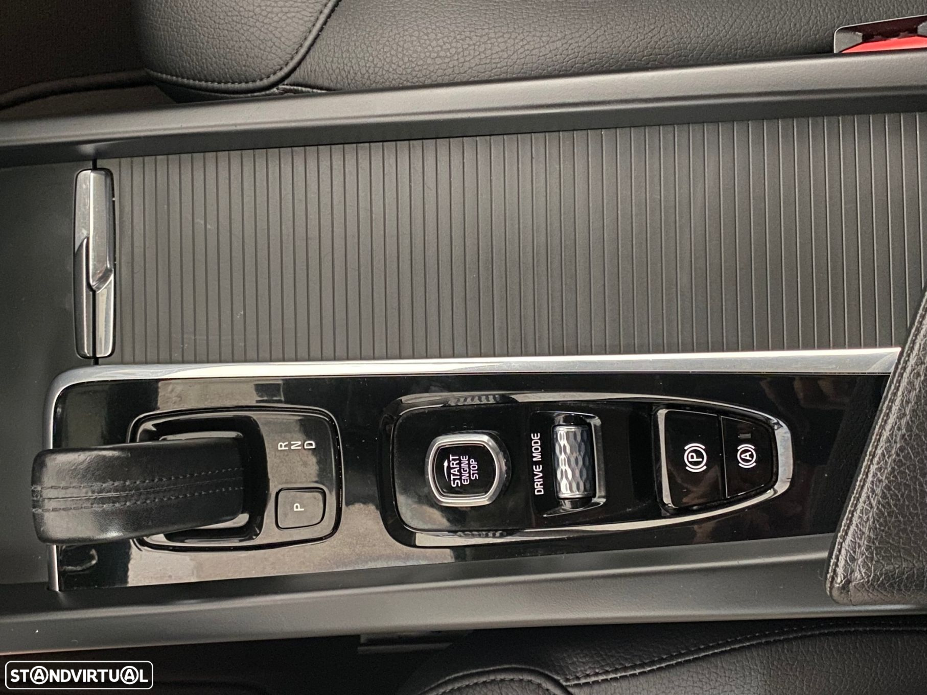 Volvo V60 2.0 B4 Momentum Geartronic - 34