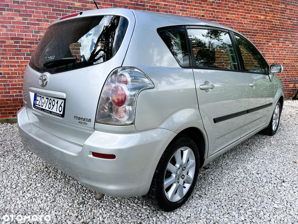 Toyota Corolla Verso - 4